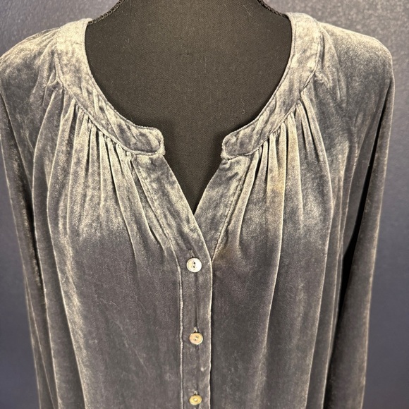 J. Jill Silver Gray Rayon & Silk Velvet Blouse, Size Medium - Picture 9 of 11